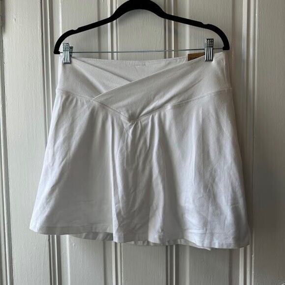 Victoria's Secret Pants - NWT Victoria's Secret PINK Active White High Waist V Crossover Skort Pockets XL